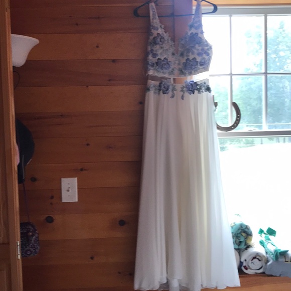 Prom Dress - Picture 2 of 4